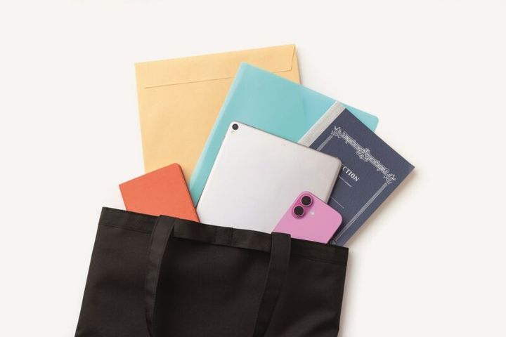 POINT⑥ A4サイズの資料、小物などをすっきり収納