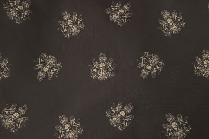 POINT④ 内生地はオールド イングランドのクレスト（紋章）をプリント 