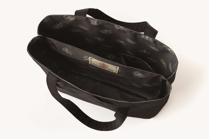 POINT① 荷物の整理、収納に便利な仕切り付き