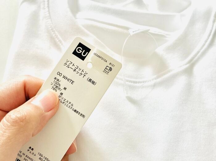 服のタグ、引っ張らないで！実は「くるくる」するだけで一瞬で外れるって本当？