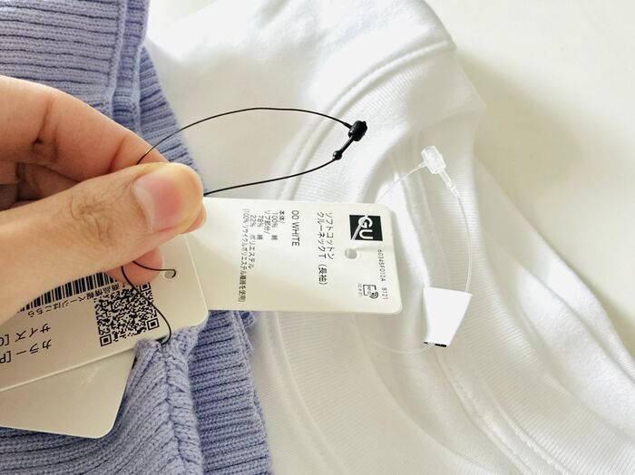 服のタグ、引っ張らないで！実は「くるくる」するだけで一瞬で外れるって本当？