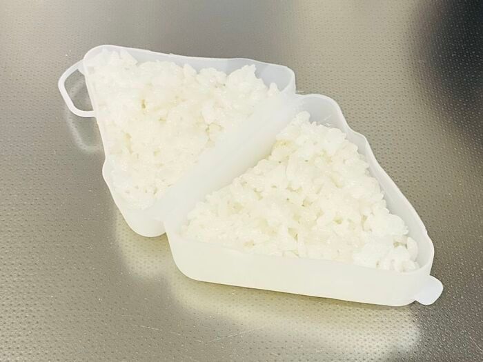 【セリア】グニャグニャ謎ケース、正体判明！使った瞬間「これ考えた人、天才…」優秀アイテムに注目♪