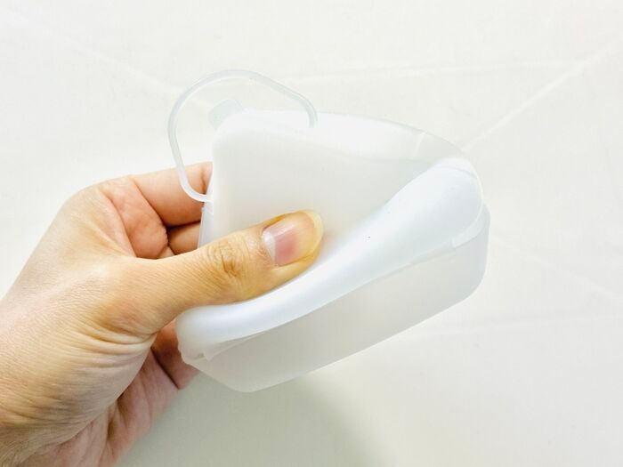 【セリア】グニャグニャ謎ケース、正体判明！使った瞬間「これ考えた人、天才…」優秀アイテムに注目♪