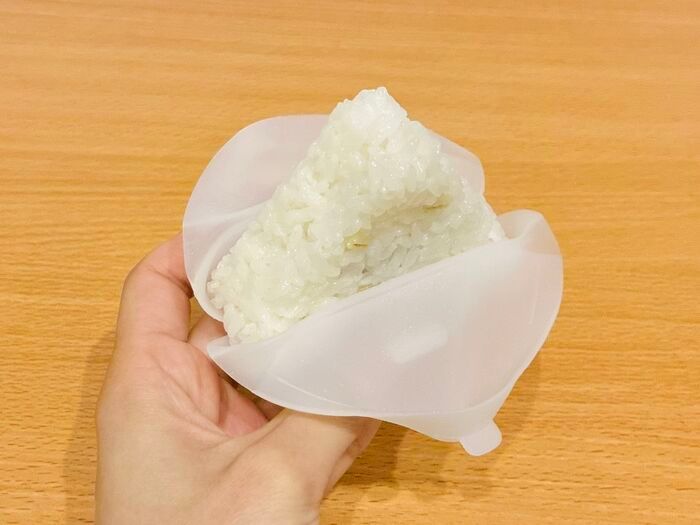 【セリア】グニャグニャ謎ケース、正体判明！使った瞬間「これ考えた人、天才…」優秀アイテムに注目♪