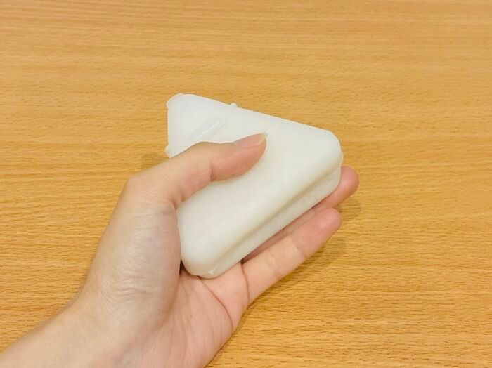 【セリア】グニャグニャ謎ケース、正体判明！使った瞬間「これ考えた人、天才…」優秀アイテムに注目♪