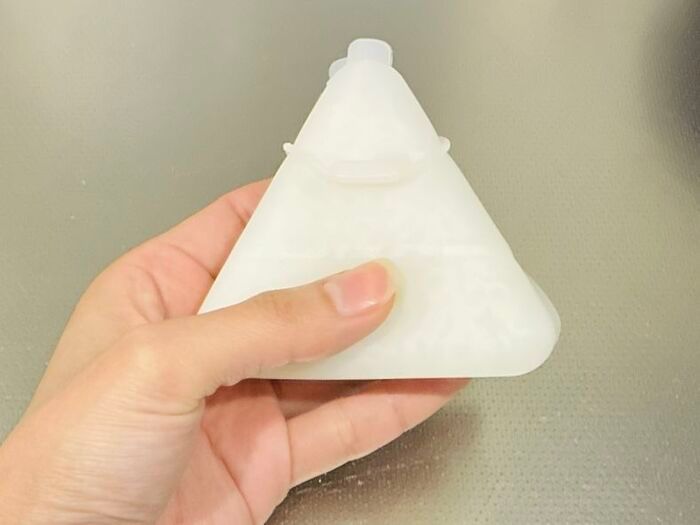 【セリア】グニャグニャ謎ケース、正体判明！使った瞬間「これ考えた人、天才…」優秀アイテムに注目♪