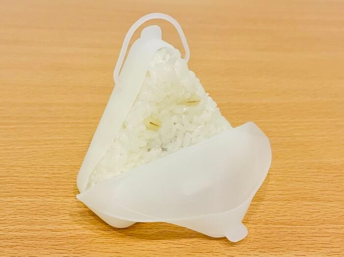 【セリア】グニャグニャ謎ケース、正体判明！使った瞬間「これ考えた人、天才…」優秀アイテムに注目♪