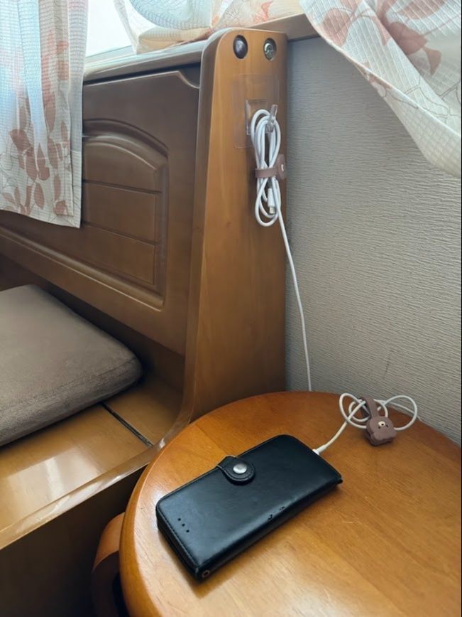 ごちゃつく充電コードを100均で整理整頓！