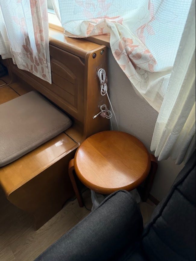 ごちゃつく充電コードを100均で整理整頓！