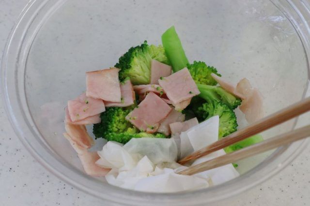 ブロッコリーとハム