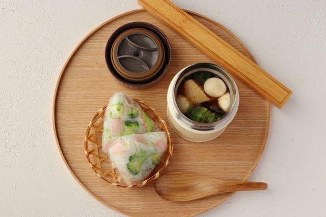 「手羽中とうずらの卵の和スープ」「ブロッコリーとハムのおにぎり」2品弁当