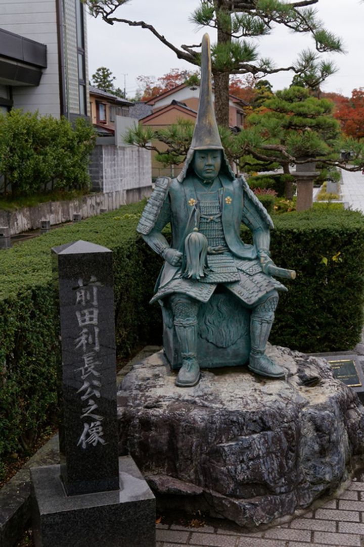 富山県高岡市にある前田利長像