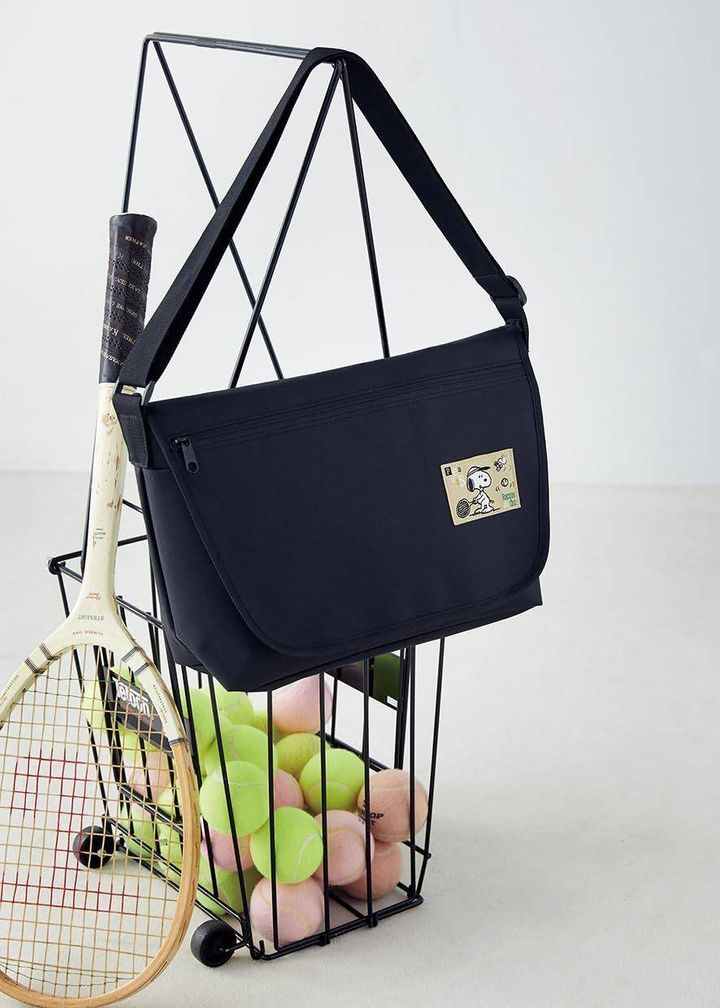 SNOOPY DAILY MESSENGER BAG BOOK