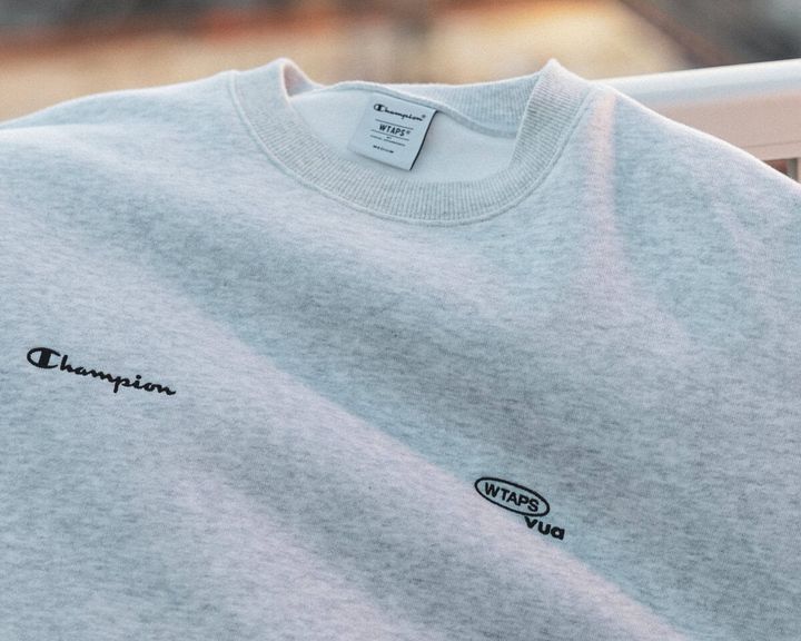 WTAPSらしいシルエットに落とし込んだオーセンティックかつスタンダードな世界観はそのままに、グラフィックや色使いをよりシンプルで都会的な印象へとアップデート。