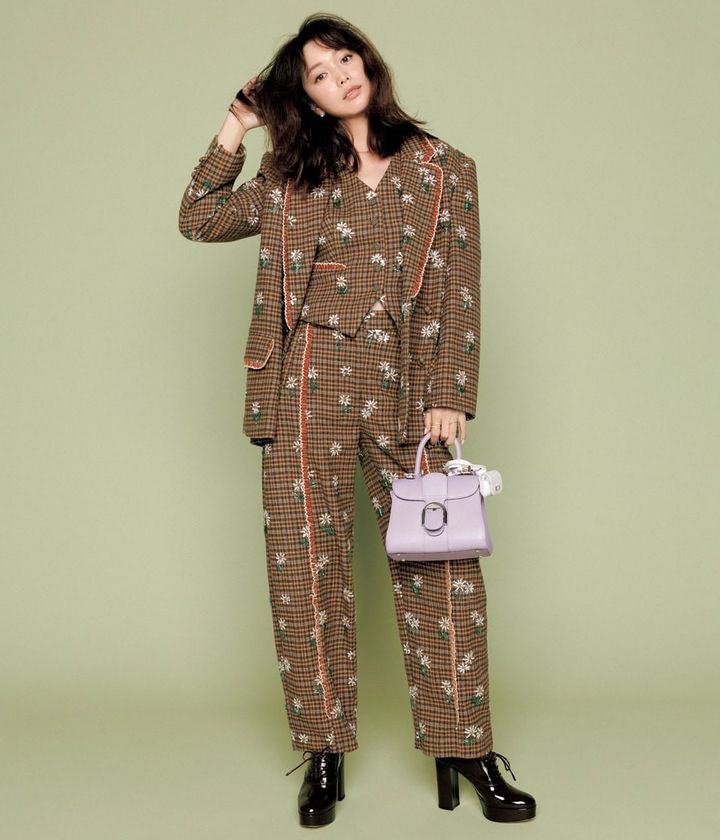 蛯原友里 セットアップコーデ