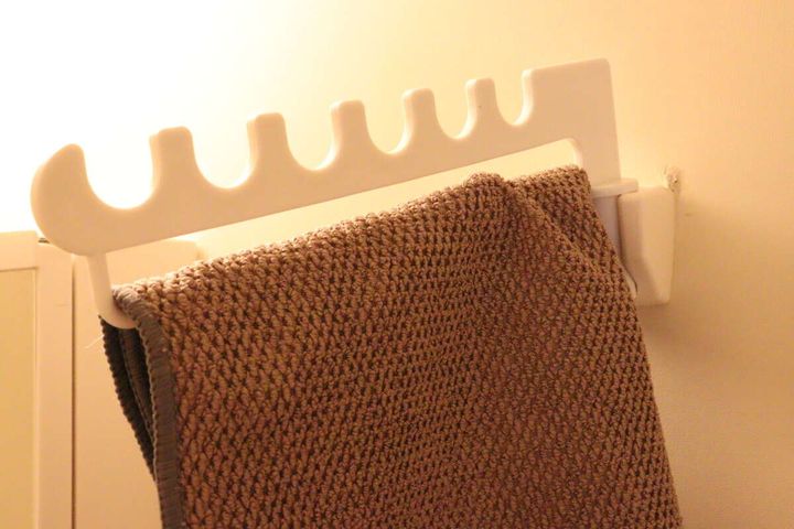 ダイソーのシャワーフック用物干しハンガー（タオル掛け付）にタオルをかける