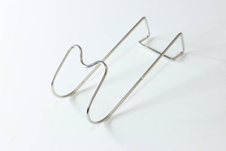 ステンレスキッチン下扉用スプレーホルダー