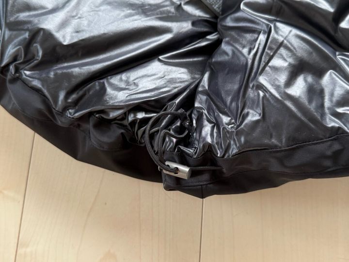 ユニクロダウンボリュームジャケット 裾ドロストコード