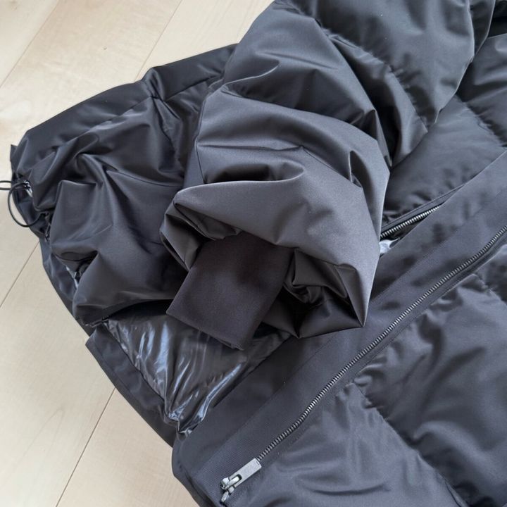 ユニクロダウンボリュームジャケット 袖口リブ部分