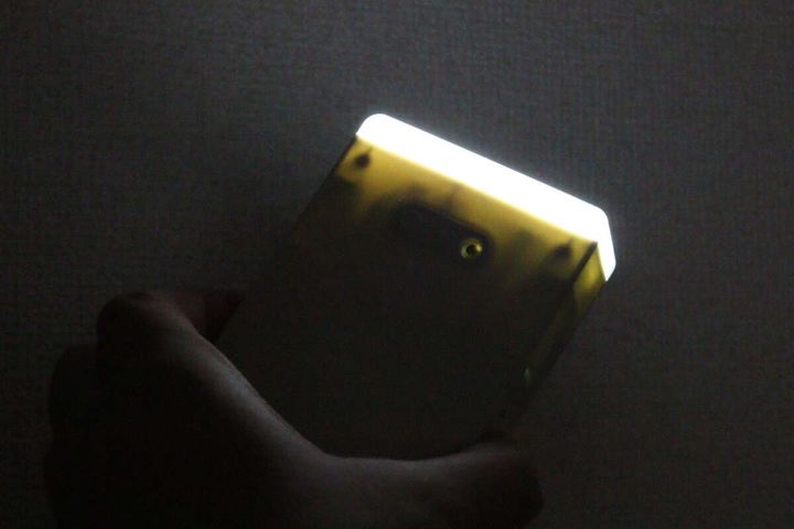 ダイソーの手で持てるナイトライト付 2個口スクエアタップ