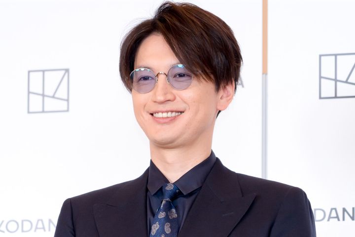 『アイドル経営者』発売記念会見に登壇したSUPER EIGHT・大倉忠義 クランクイン！ width=