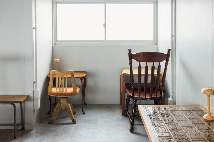 山形「Tsuki Coffee」のモダンな空間で、自家焙煎コーヒーと焼き菓子をいただきひと休み