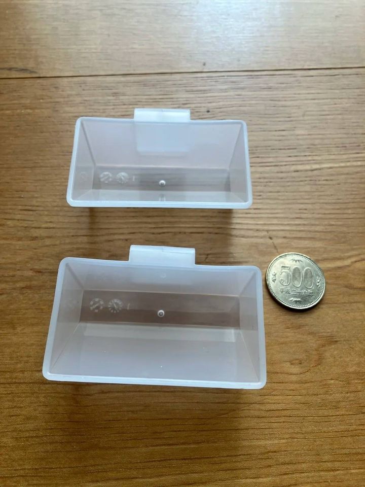 DAISO(ダイソー)：取り出しやすい冷蔵庫用ナナメ型ポケット(ミニ)