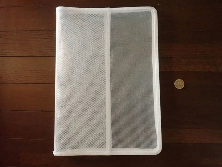 DAISO(ダイソー)：B4ジッパーファイル(ホワイト、ポケット付)