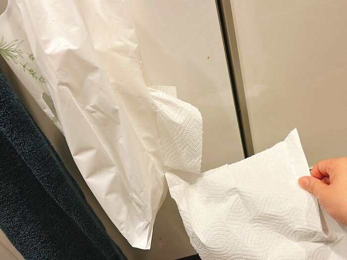 【ダイソー】穴が空いたビニール袋！？買い物用でもゴミ捨て用でもなく、実はキッチンで大活躍でした♪