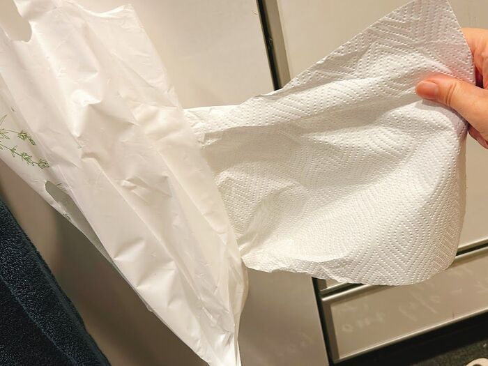 【ダイソー】穴が空いたビニール袋！？買い物用でもゴミ捨て用でもなく、実はキッチンで大活躍でした♪