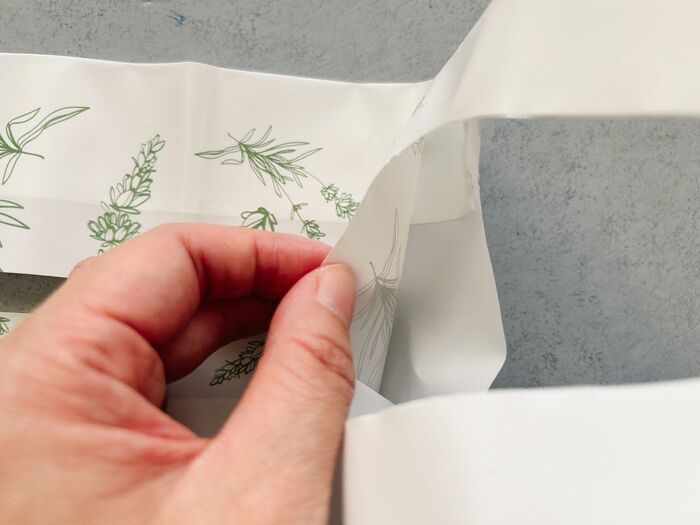 【ダイソー】穴が空いたビニール袋！？買い物用でもゴミ捨て用でもなく、実はキッチンで大活躍でした♪