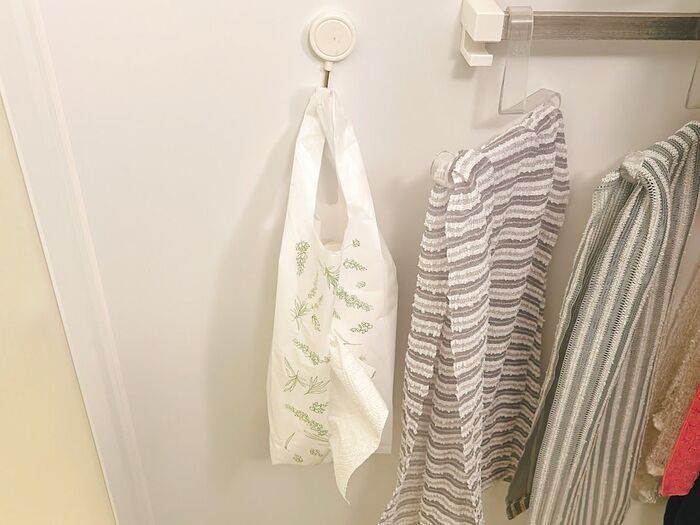 【ダイソー】穴が空いたビニール袋！？買い物用でもゴミ捨て用でもなく、実はキッチンで大活躍でした♪