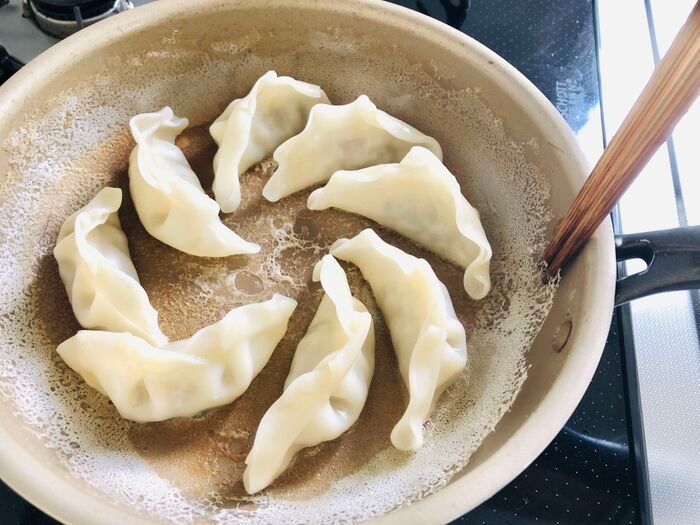 失敗なし！『冷凍餃子』の美味しい焼き方。羽つき餃子もこ～んなに簡単にできますよ♪