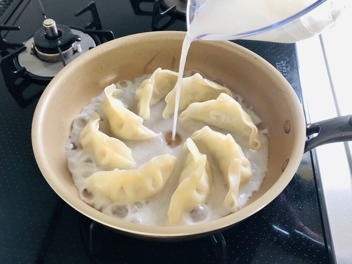 失敗なし！『冷凍餃子』の美味しい焼き方。羽つき餃子もこ～んなに簡単にできますよ♪