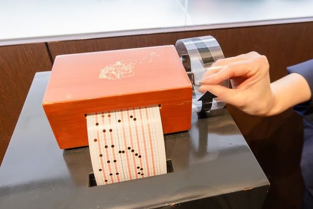 CMでおなじみ、あのメロディーがオルゴールで再現される