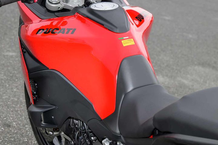 【ドゥカティ MULTISTRADA V2 S】サーキットでのファンライドも気負わず向き合える