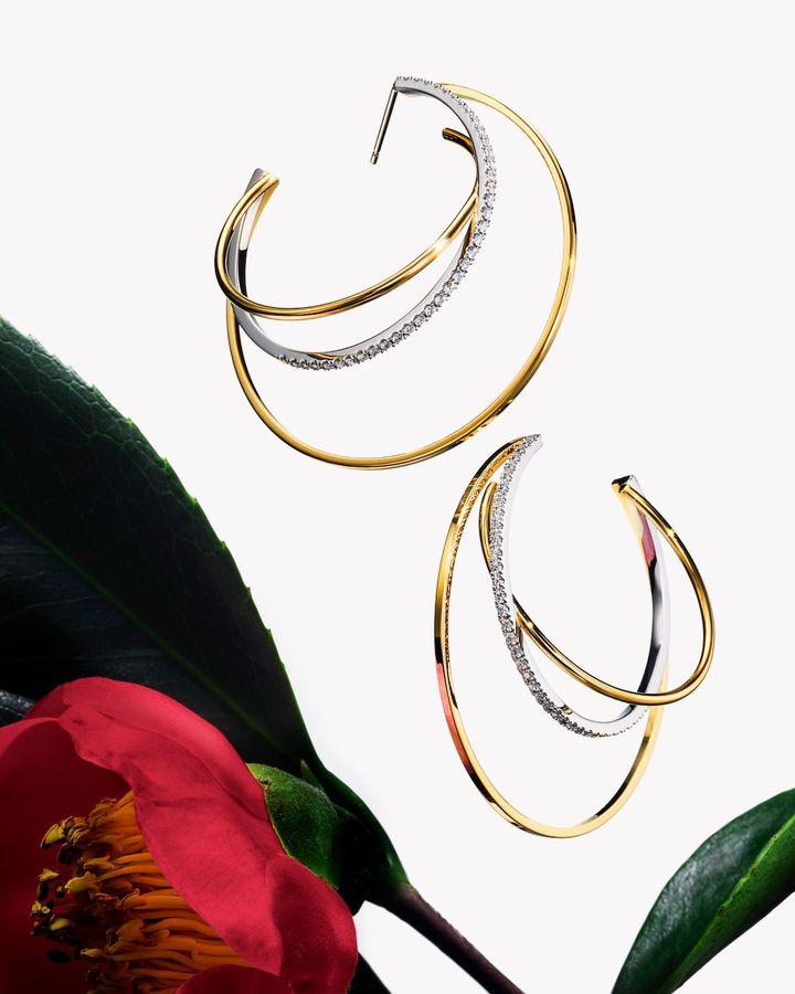 「エレメンツ フローティング グラン ピアス」（YG×プラチナ×ダイヤモンド）各￥484,000 ＊シングル販売