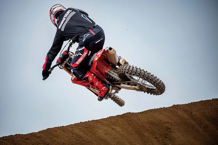 ドゥカティ Desmo450MX