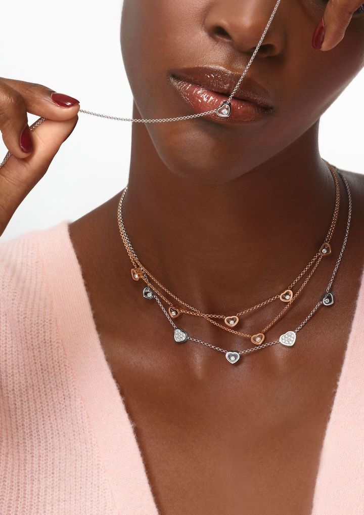 上から順に 「マイ ハッピーハート」ネックレス（エシカルWG×ダイヤモンド）￥341,000 （エシカルRG×ダイヤモンド）￥341,000 （エシカルRG×ダイヤモンド）￥984,500 （エシカルWG×ダイヤモンド）￥1,287,000 ©Fédéral-Studio