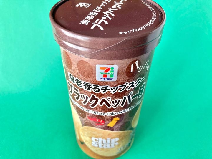 ブラックペッパーがじんわり効いてくる！？【セブン】スパイシーな味わいの新作チップスター！