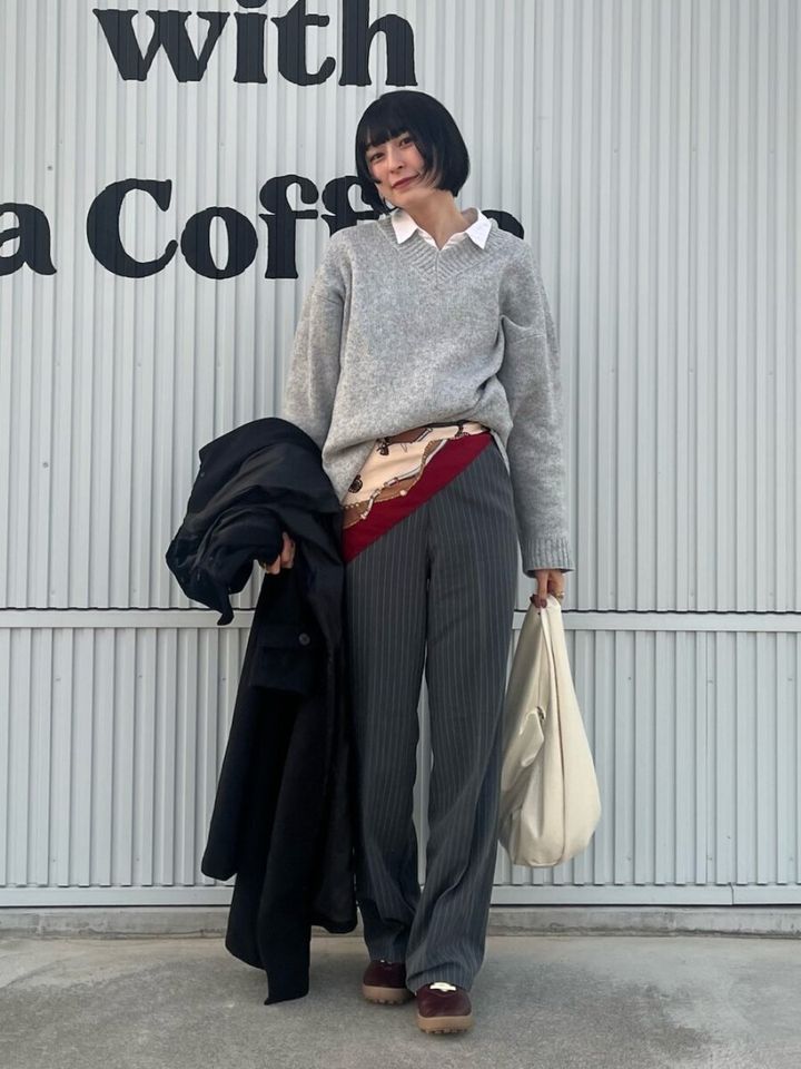 2026冬大人女性おすすめグレーニットおしゃれ上級者コーデ