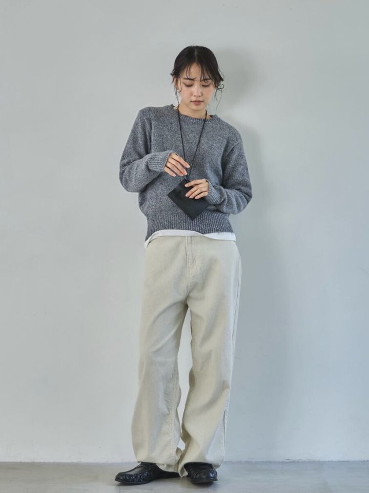 2026冬大人女性おすすめグレーニットこなれカジュアルコーデ