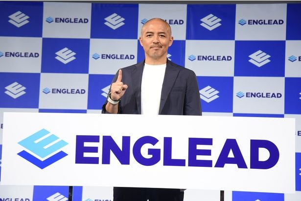 4年間の英語学習の成果を披露でき、ご満悦の小野伸二さん 撮影：ソムタム田井