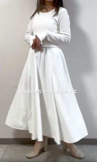 サーキュラーミディスカートを着たコーデ