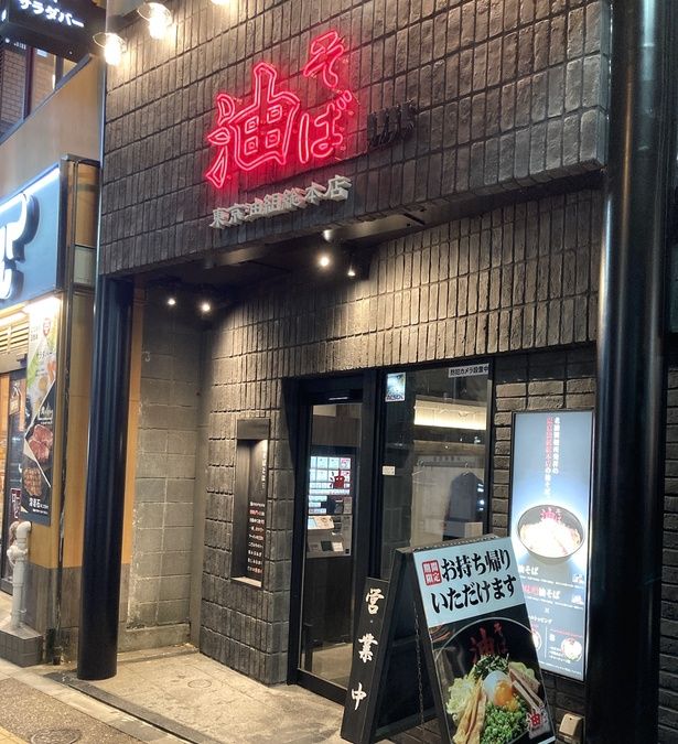 店内のシックなデザインが印象的