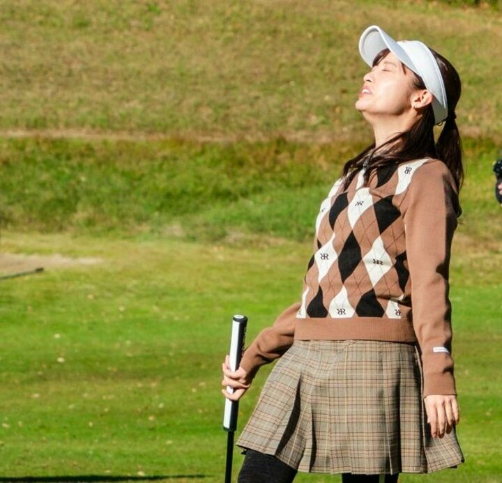 【写真・画像】橋本環奈がおかしくなっちゃった！？紙一重…運命別れたバーディーパット後に見せた“悔し踊り”に大反響 2枚目