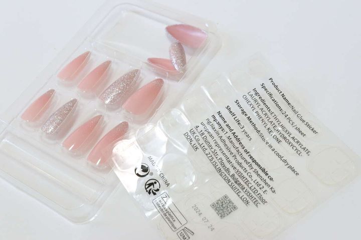 ネイルチップ アーモンド グラデーションラメ 12P 中身