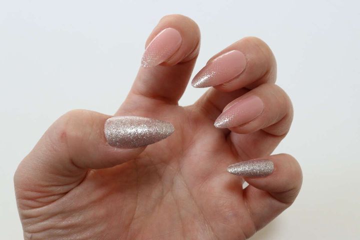 ネイルチップ アーモンド グラデーションラメ 12P 使用例