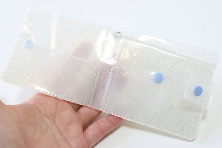 ダイソーの折財布 ラメの内側のデザイン