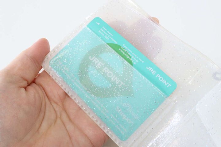 ダイソーの折財布 ラメはカードを収納可能